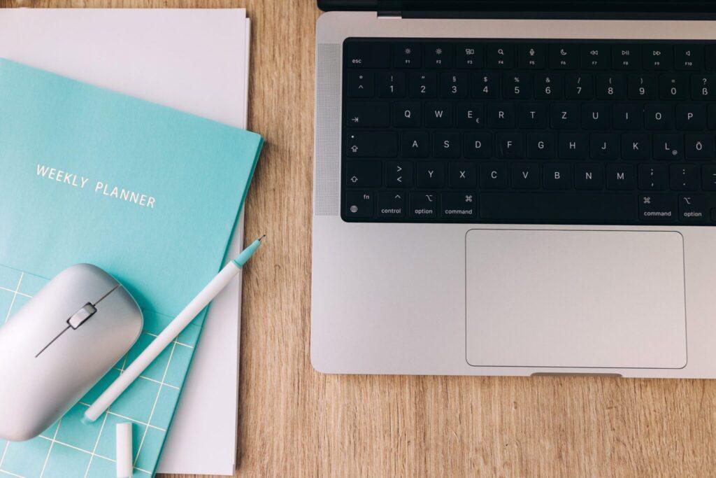 TURQUOISE WORKSPACE Leveraging Social Media for Wedding Planning Success: Instagram, Pinterest, and Beyond