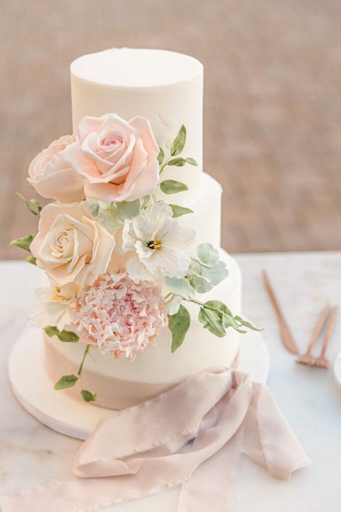 2022 Styled Stock Society Wedding Academy | Slicing into Style: Wedding Cake Ideas That Define Elegance