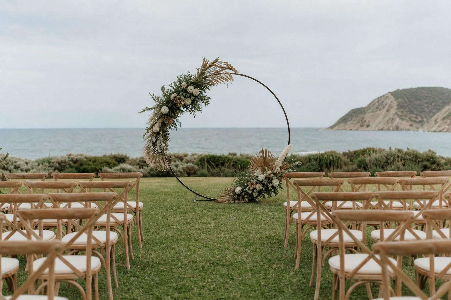 Wedding Academy | Wedding Ceremony Styling: How to Design an Aisle and Backdrop That Photographs Beautifully Modern circular ceremony backdrop styled with foliage and dried grasses